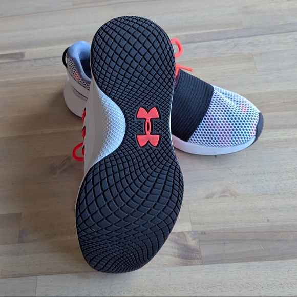 Under Armour Charged Breathe Sneakers (Women's 6.5) - Picture 9 of 9